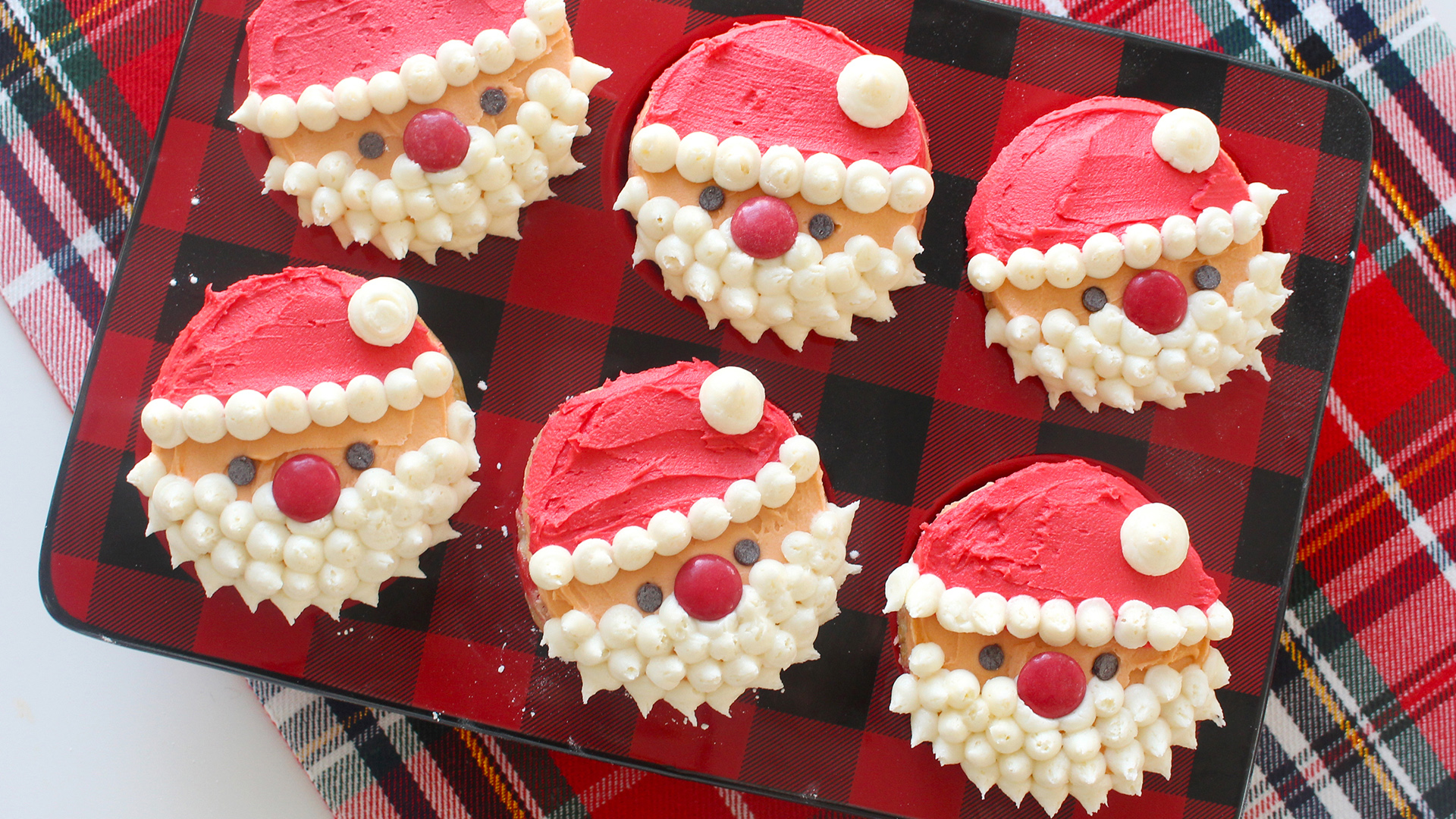 Pankobunny Santa Cupcakes サンタさんのカップケーキ Pankobunny Santa Cupcakes サンタさんのカップケーキ