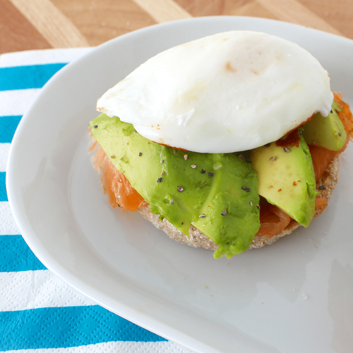 10-Min Poached Eggs and Avocado - Pankobunny