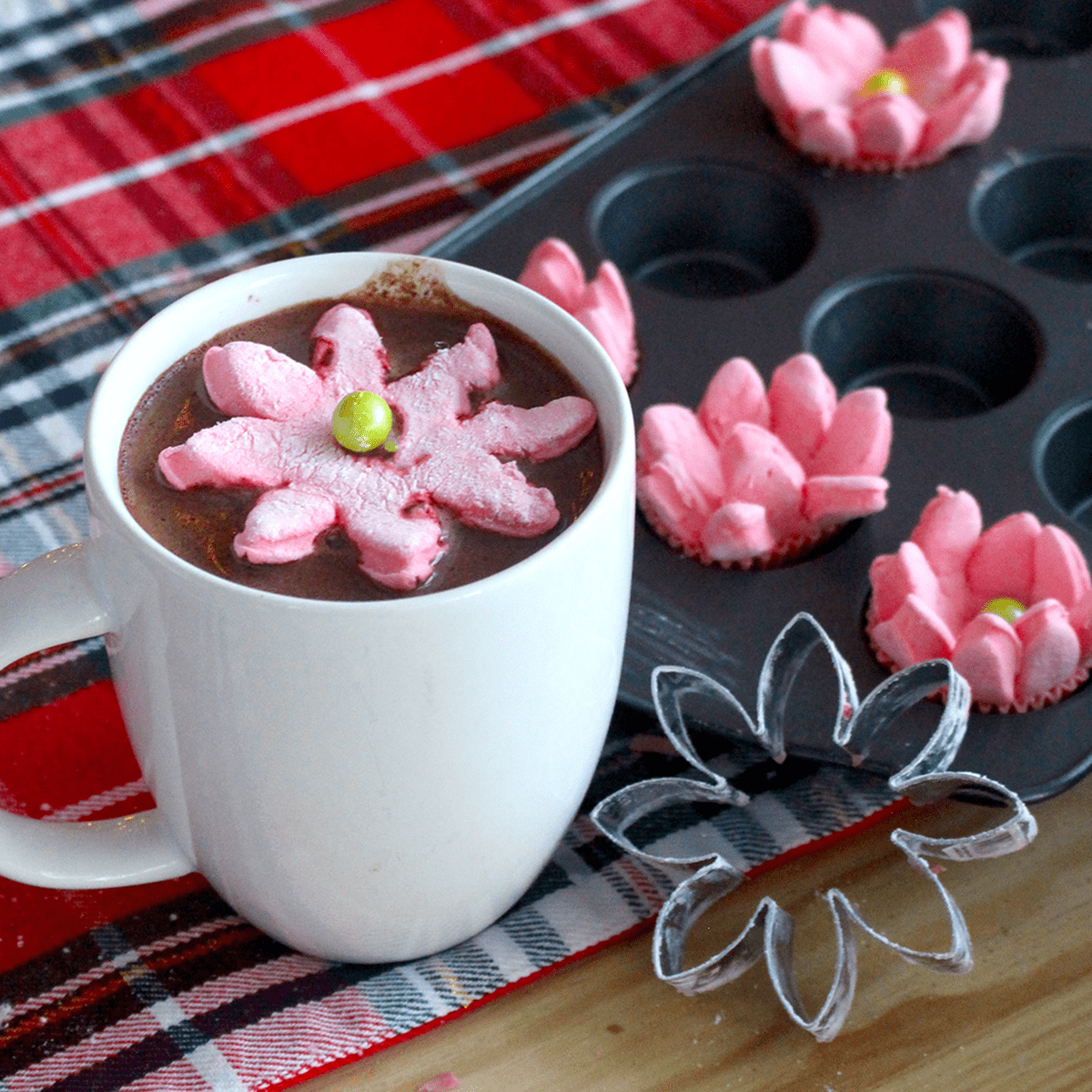 Blooming Poinsettia Flower Marshmallows - Pankobunny