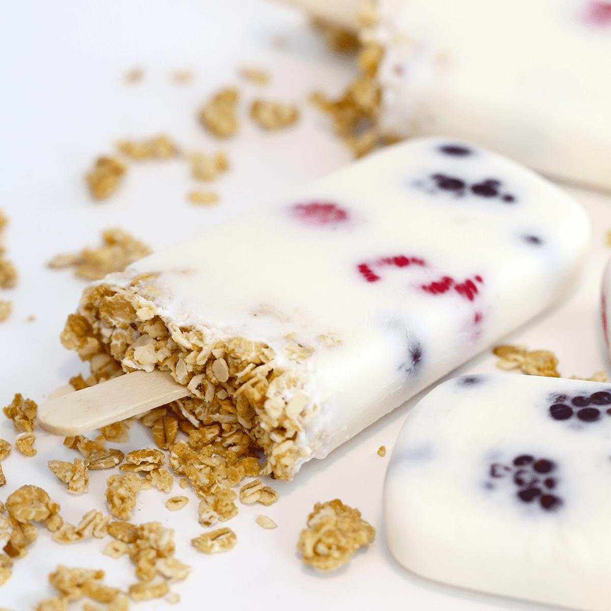 Yogurt Parfait Popsicles - Pankobunny