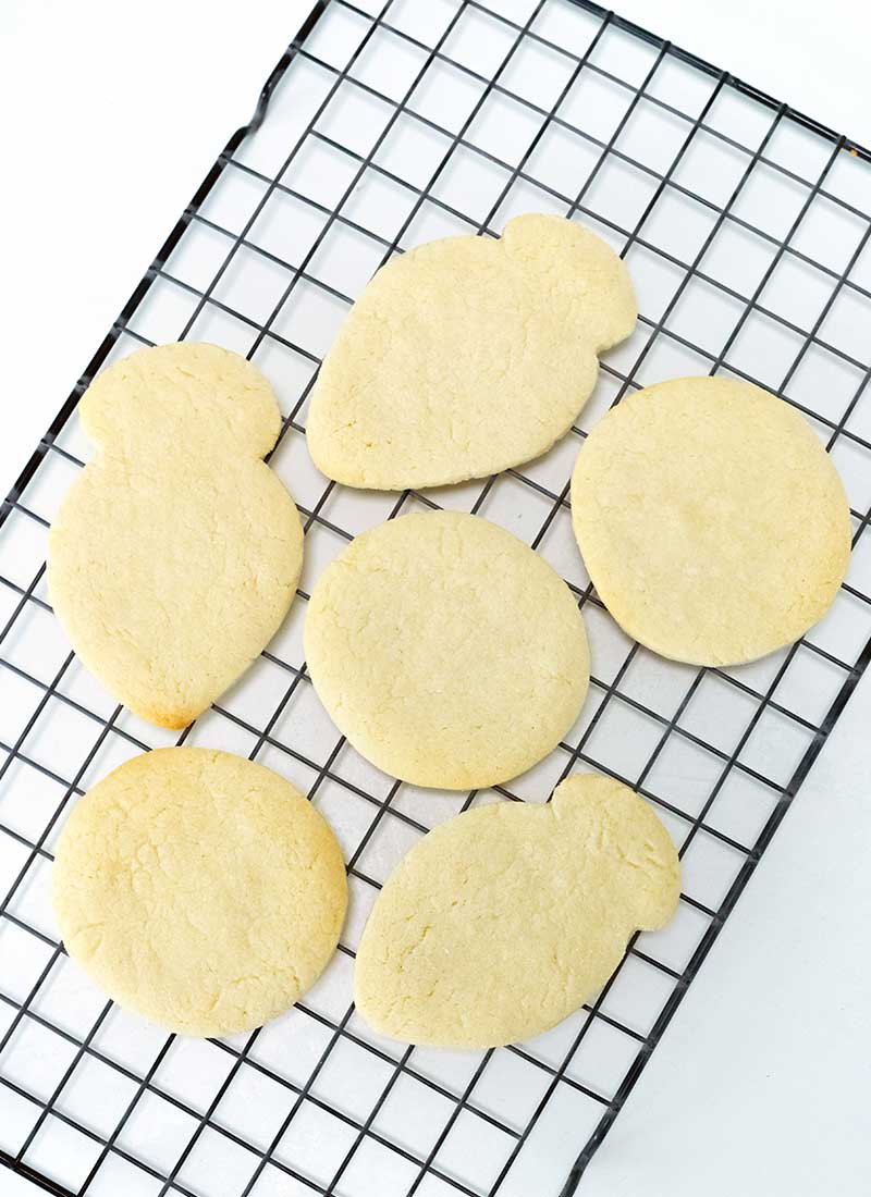 bake the sugar cookies