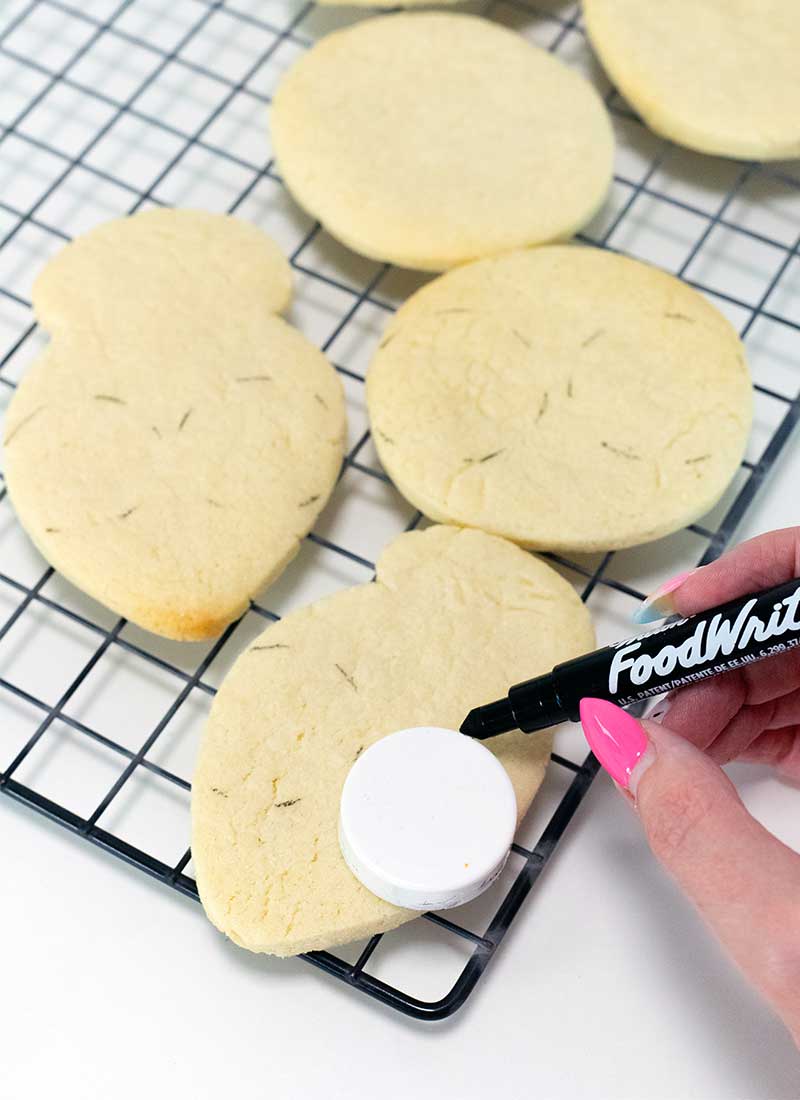 sketch guideline onto cookies