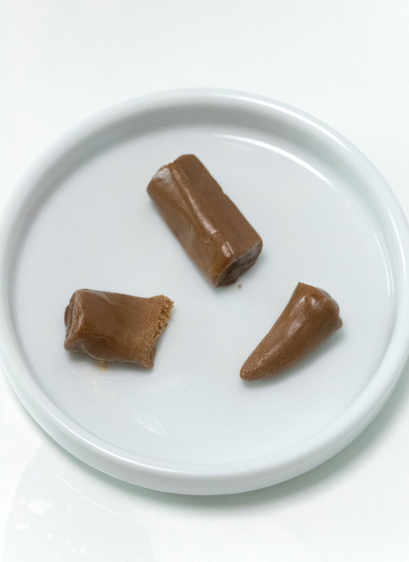 make tootsie roll pumpkin stems