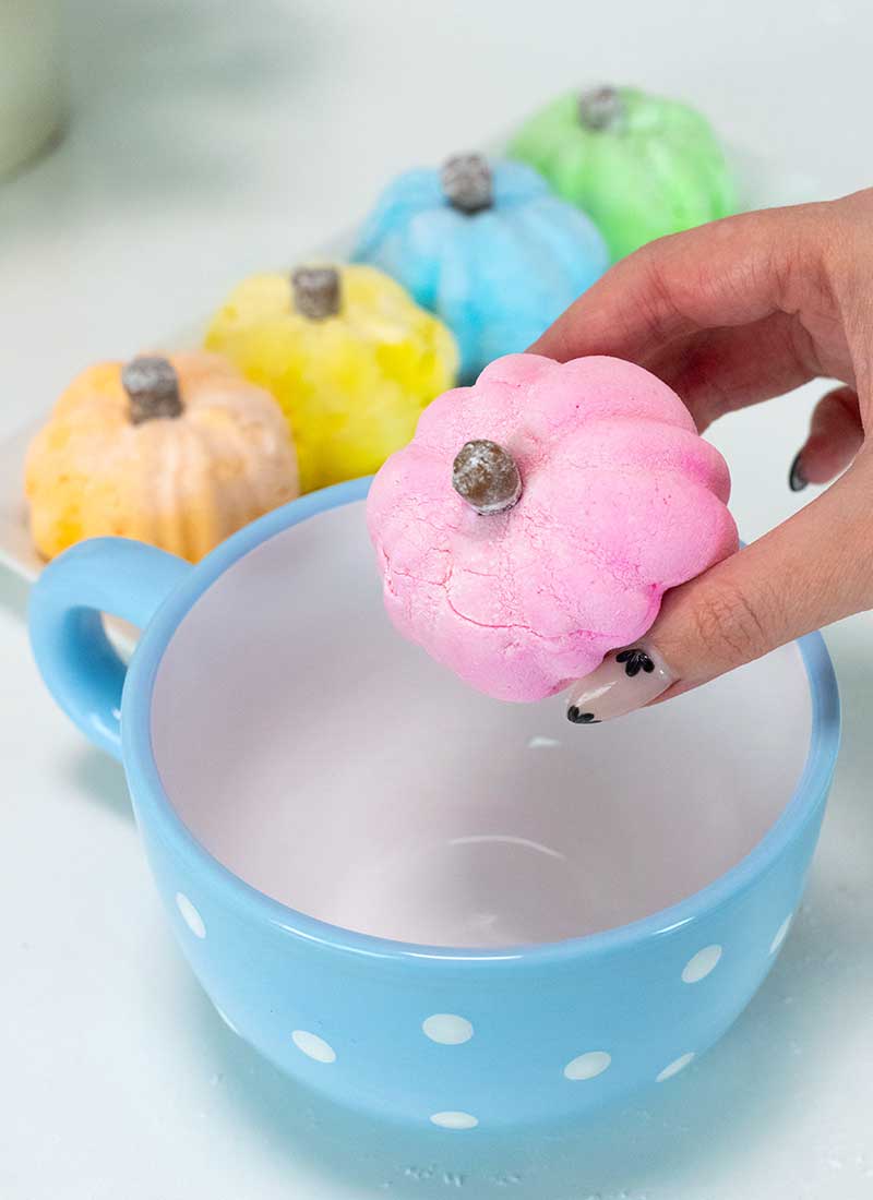 serve marshmallows in a mug