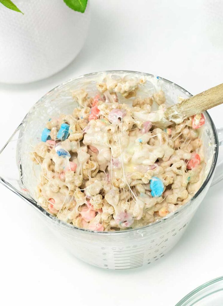 combine lucky charms and marshmallow